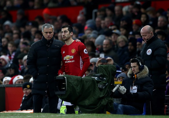 MANCHESTER, ENGLAND - DECEMBER 26:  Manchester United manager Jose Mourinho speaks with Henrikh Mkhitaryan of Manchester United during the Premier League match between Manchester United and Sunderland at Old Trafford on December 26, 2016 in Manchester, England.  (Photo by Jan Kruger/Getty Images)