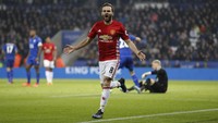 Satu tambahan gol diceploskan Juan Mata pada awal babak kedua.Reuters / Darren Staples.