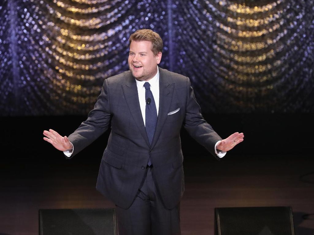 Kocak! James Corden Berakting di Jalanan Paris Bak Musikal Les Miserables Kocak! James Corden Berakting di Jalanan Paris Bak Musikal Les Miserables