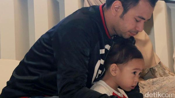 Rafathar Mulai Manja ke Raffi Ahmad Nih