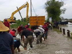 Pemkot Surabaya Temukan Penyebab Jebolnya Tanggul Kali Lamong