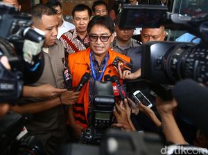 Choel Mallarangeng Ditahan KPK Choel Mallarangeng Ditahan KPK