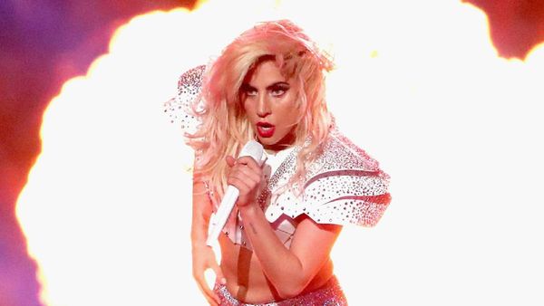 Penampilan Super Keren dari Lady Gaga di Super Bowl ke-51