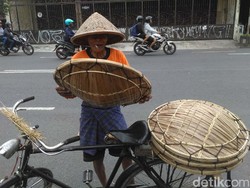 Mbah Wagiran, Pengrajin Caping Bebek yang Masih Tersisa di Sleman