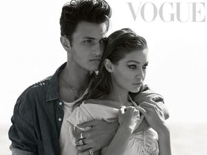 Gigi dan Anwar Hadid Berpose Intim di Pemotretan Vogue Inggris