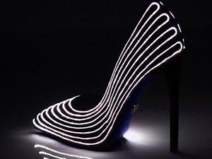 Sepatu Hak Tinggi yang Bisa Menyala dalam Gelap Dijual Rp 47 Juta