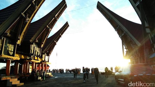 Sunrise Cantik dari Negeri Atas Awan di Toraja