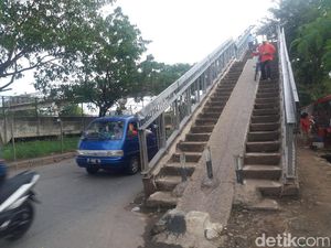 Ini Penampakan JPO di Cengkareng Lokasi Terjungkalnya Pemotor