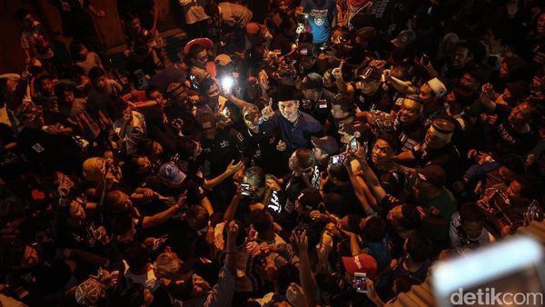 AHY Gerilya Malam Hari di Muara Angke