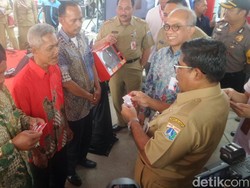 Launching Mesin Absen Rusun, Sumarsono Gelar Kuis Berhadiah Uang