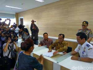 Budi Karya dan Susi Contohkan Cara Urus Izin Kru Pesawat