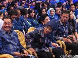 Hadiri Dies Natalis Demokrat, Agus-Sylvi Disambut Yel-yel Menang