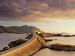 Mungkin Ini Jembatan yang Paling Mengerikan di Dunia