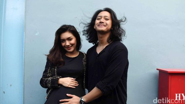 Mesranya Melody Prima dan Sang Suami
