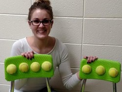 Kursi Bola Tenis Buatan Bu Guru untuk Murid dengan Masalah Sensori