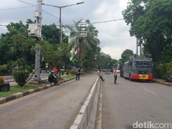 Massa Membubarkan Diri, Lalin Depan Kementan Dibuka Kembali