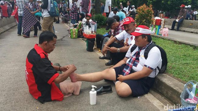 Bertarif Rp 100 Ribu, Tukang Pijat 'Ramaikan' Demo di 