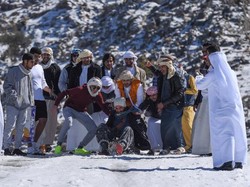 Salju Langka Turun di Uni Emirat Arab, Warga Senang