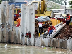 Anies Keluarkan Pergub Naturalisasi, Sheet Pile Masih Bisa Digunakan