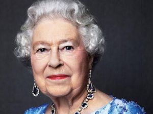 Foto: Mengintip Koleksi Kalung Mewah Milik Ratu Elizabeth