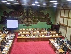 DPR Gelar Rapat dengan OJK, Bahas AJB Bumiputera