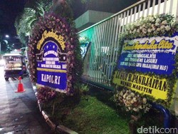 Para Menteri Kirim Karangan Bunga untuk Istri Pemilik Sinar Mas