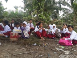 Melihat Sekolah Satu Atap di Siak Riau yang Tak Punya Air