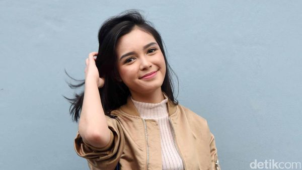 Si Manis Claudia Andhara