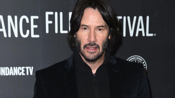Daftar Kebaikan Keanu Reeves, Aktor yang Bantu Penumpang Pesawat ke LA