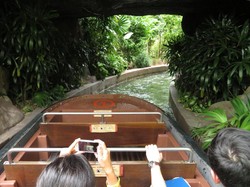 Seperti Jelajah Amazon, Padahal Lagi di River Safari Singapura