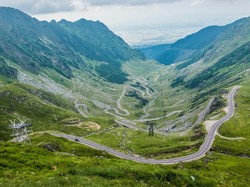 Jalanan Mengerikan Sedunia di Tanah Drakula