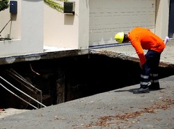 Lubang Menganga Tiba-tiba Muncul Dekat Kediaman PM Australia