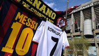 Rivalitas Ronaldo dan Messi pernah menjadi bumbu luar biasa dalam sajian El Clasico di antara dua seteru abadi Spanyol; Real Madrid dan Barcelona. Foto: Denis Doyle/Getty Images