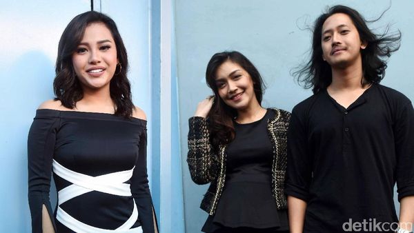 Penampilan Aurel Hermansyah, Mesranya Melody Prima dan Suami