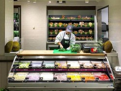 Di Supermarket Ini Ada Pemotong Khusus Buah dan Sayur