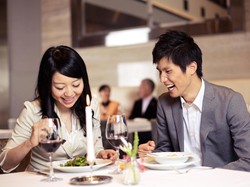 Buat yang Doyan Makan Bareng Pacar, Mesti Coba Day Trip ke Bogor