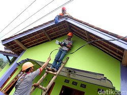 130 Rumah Perbatasan RI-Timor Leste Dapat Sambungan Listrik Gratis