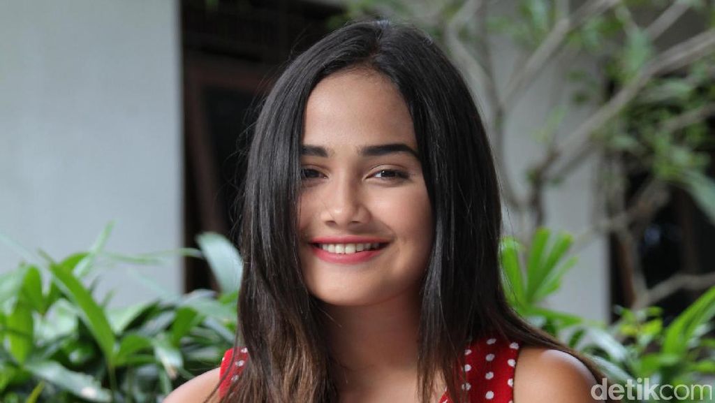 Syifa Hadju, Duyung dengan Kulit Eksotis Syifa Hadju, Duyung dengan Kulit Eksotis