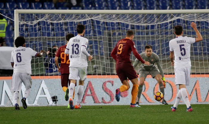 Roma Menang Telak, Dzeko: Bukan Laga yang Mudah