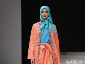 Foto: Koleksi Shafira di Indonesia Fashion Week 2017