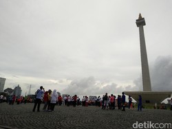 Saat Sumarsono dan Pegawai Pemprov DKI Goyang Bersama di Monas