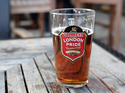 Jika Hujan, Perusahaan Bir Ini Beri Sebotol Bir Gratis