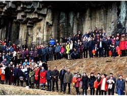 Potret 500 Orang, Keluarga Besar di China ini Pakai Drone