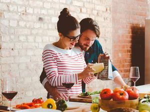 Alasan Pria Mencintai Wanita yang Jago Masak Seperti Calon Istri Ahok