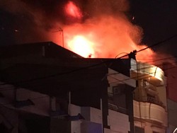 Toko Variasi Mobil di Makassar Terbakar, 4 Mobil Hangus