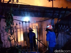 Rumah di Gresik Terbakar Tewaskan Dua Penghuninya