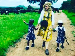 Ayah Kandung Anak Kembar dari Malawi Permasalahkan Adopsi Madonna
