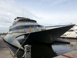 Manjakan Pacar Naik Yacht Mewah ke Kepulauan Seribu