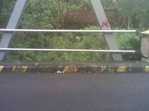 Polisi Belum Tahu Motif Penyebar Gambar Palu-Arit di Pamekasan Polisi Belum Tahu Motif Penyebar Gambar Palu-Arit di Pamekasan