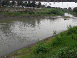 Pemancing Ikan Temukan Mayat Bayi di Kali Bekasi